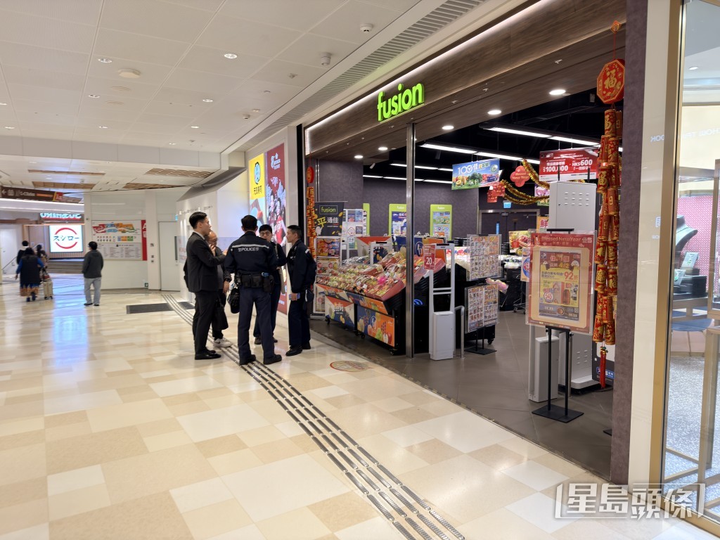 警员到场调查。梁国峰摄