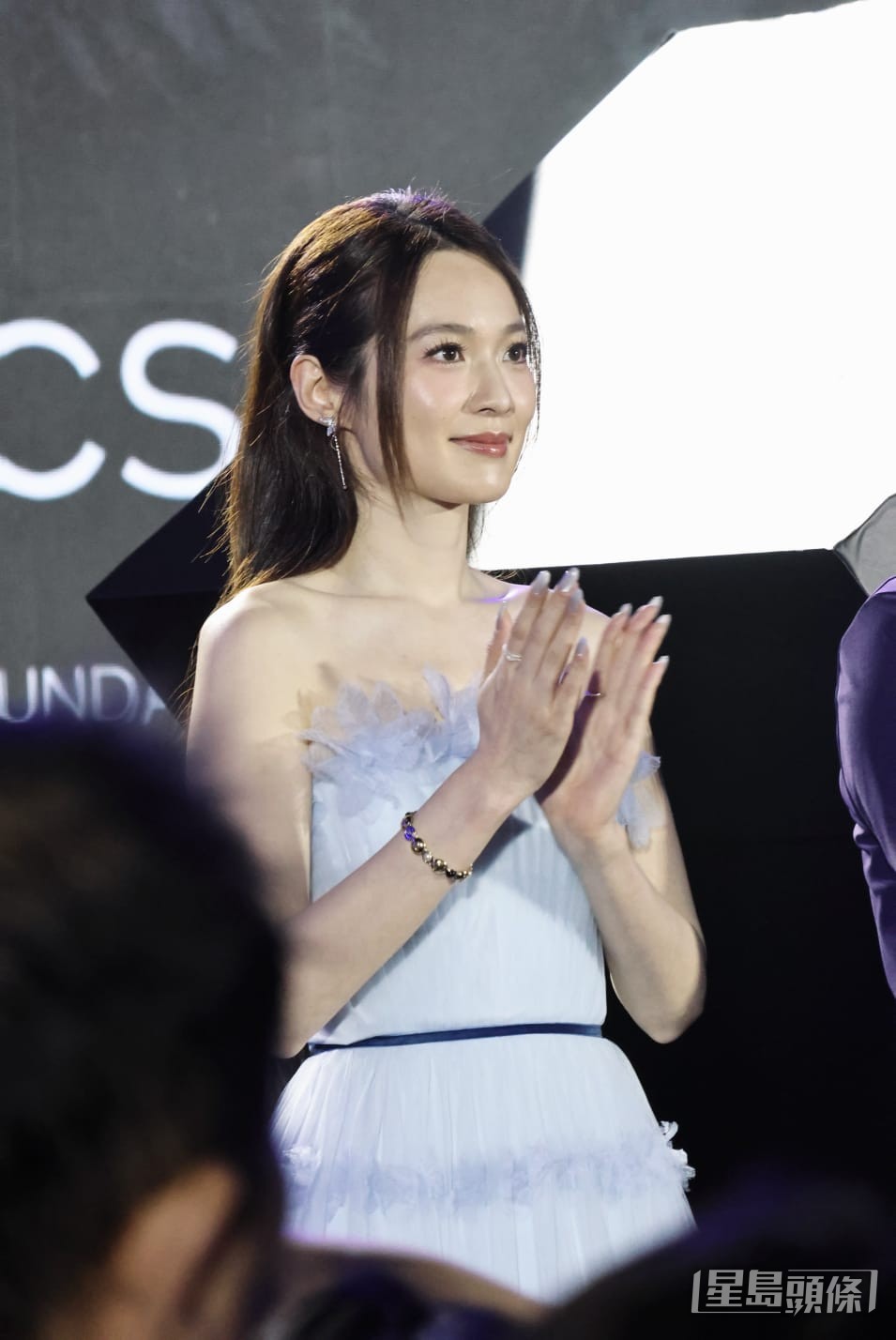 蔡潔很喜歡與寵物玩樂成為壓方式。