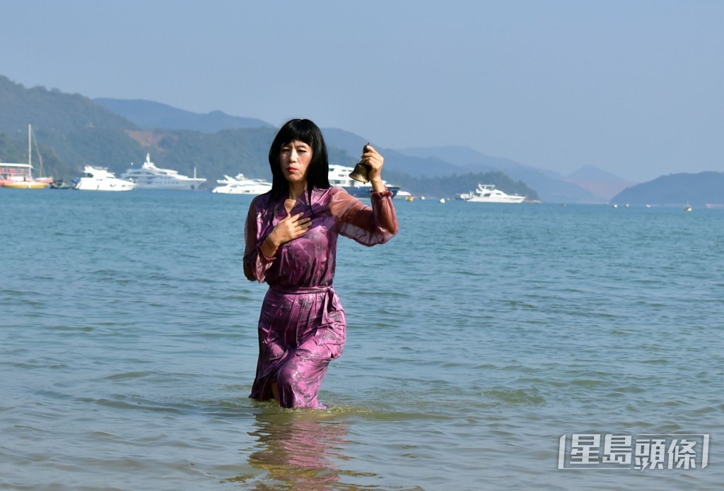 為落水祈福弄到全身濕透。 為落水祈福弄到全身濕透。