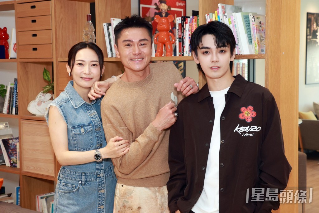 黃浩然、周家怡與歐鎮灝在ViuTV劇集《翻盤下半場》飾演一家人。