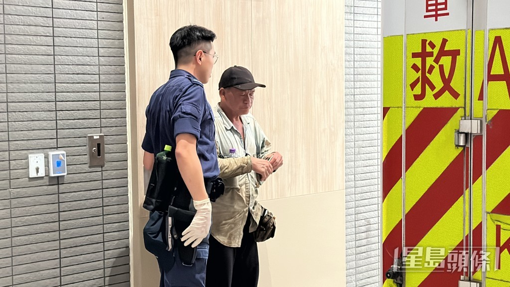 工友陪同送院。梁國峰攝