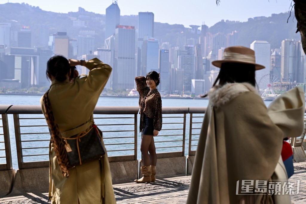 天文台今日（13日）調低本港氣溫預測，大寒（21日）起開始降溫。資料圖片