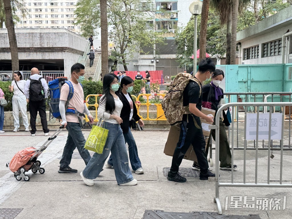 今日是宏福苑居民上樓執拾第6日。 今日是宏福苑居民上樓執拾第6日。