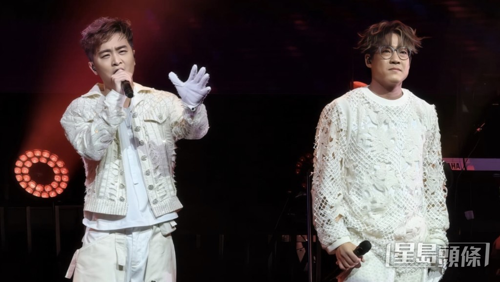 與譚輝智首登紅館舉行的《雙聲演唱會》大成功。 與譚輝智首登紅館舉行的《雙聲演唱會》大成功。