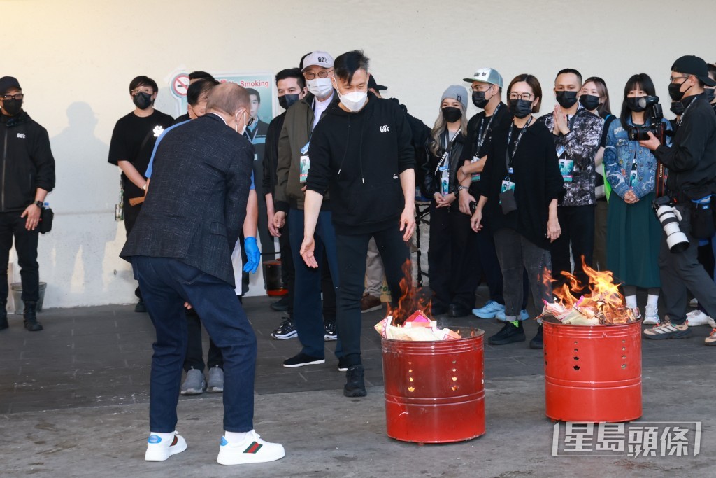 學友做乜都咁專心。