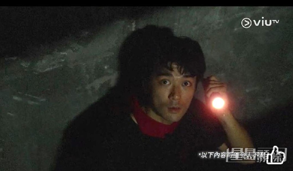 莫竣名去到一個荒廢咗嘅商場，好似去咗第二個空間。