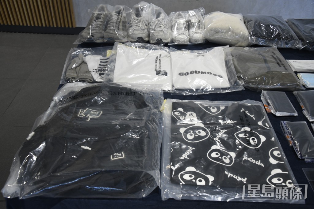 警方展示檢獲的證物。楊偉亨攝 警方展示檢獲的證物。楊偉亨攝