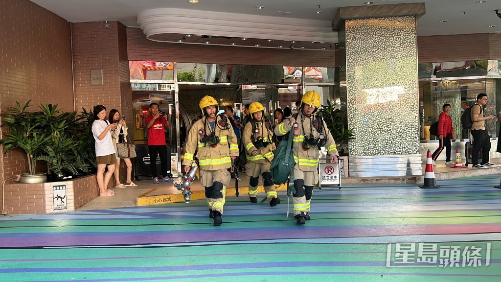 消防到場救熄火警。林思明攝