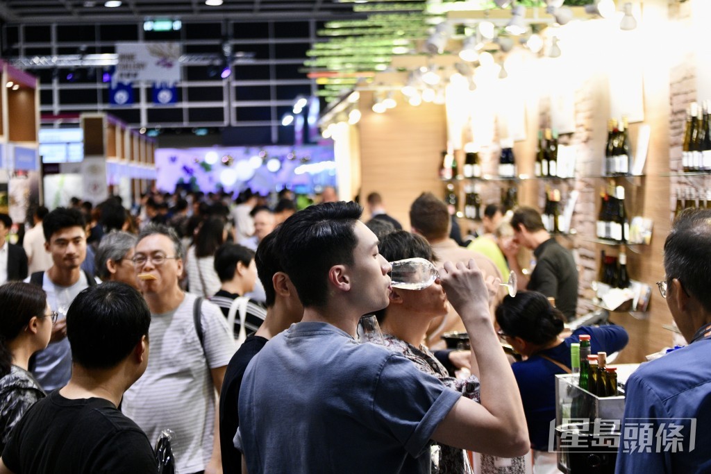 一連三日的第15屆香港國際美酒展來到今日(5日)來到最後一日。盧江球攝 一連三日的第15屆香港國際美酒展來到今日(5日)來到最後一日。盧江球攝