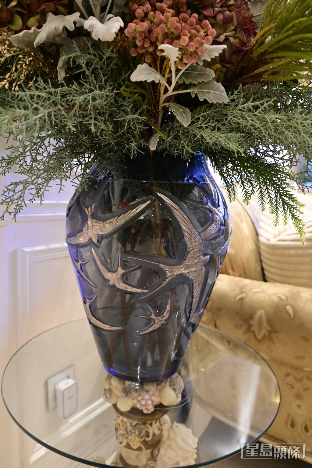 客廳的花樽都是知名水晶品牌。