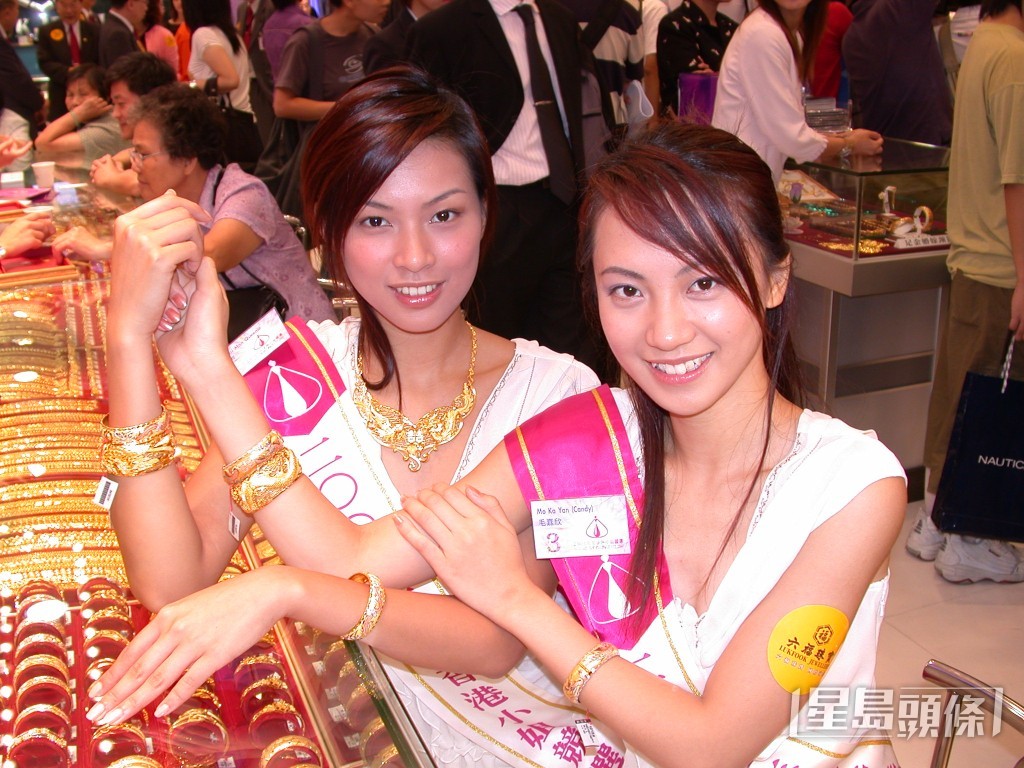 2005年，梁荣忠偷食前港姐亚军朱慧敏（左），二人因合作《香港直播》挞着，更被爆“车震”逾一小时。
