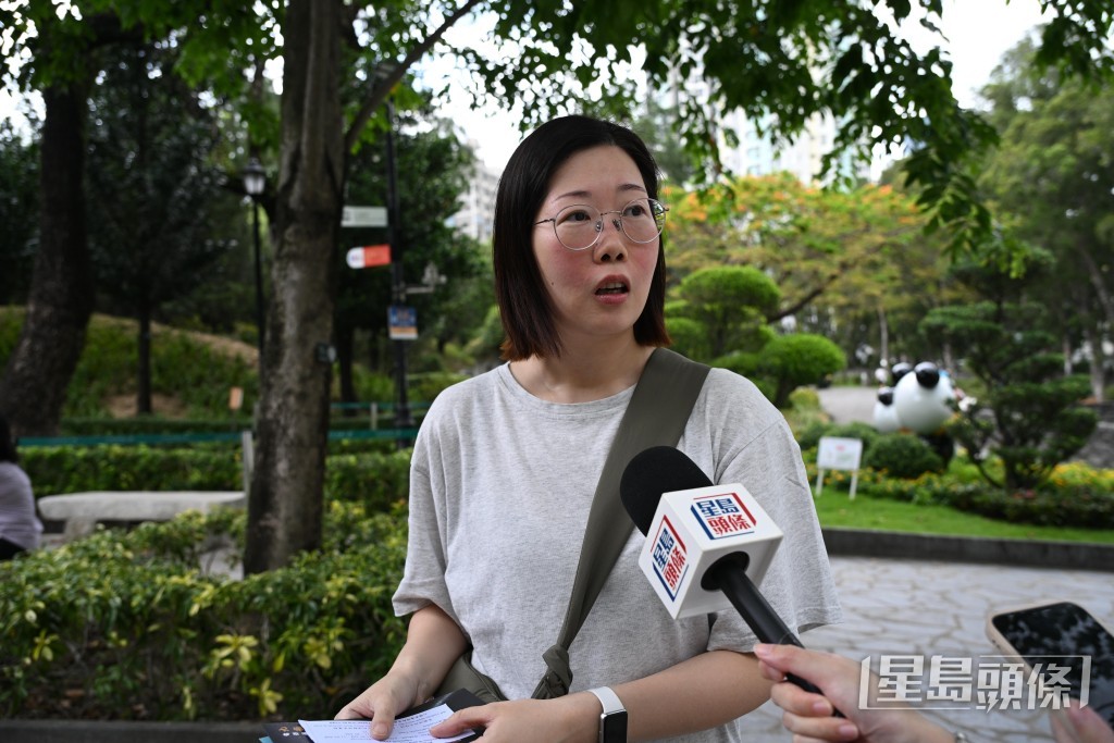 程小姐得知今日展覽正式開放,所以特意過來參觀。蘇正謙攝 程小姐得知今日展覽正式開放,所以特意過來參觀。蘇正謙攝