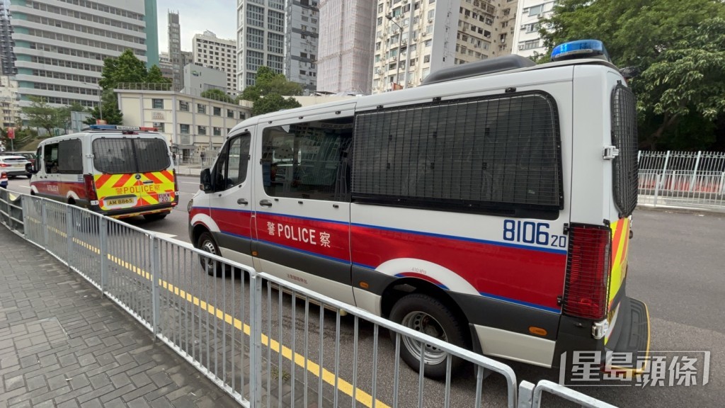 警員到場調查。楊偉亨攝 警員到場調查。楊偉亨攝