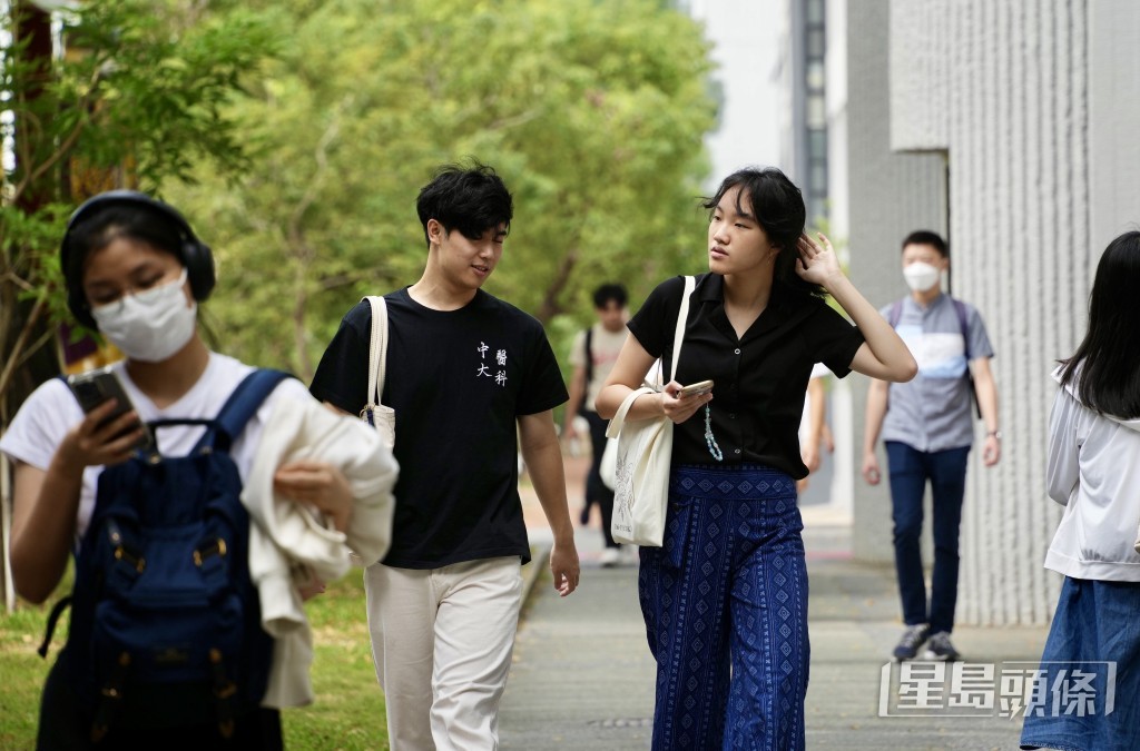 據了解,政府擬於2025/26學年起,逐步上調本港資助大學的學費。資料圖片 據了解,政府擬於2025/26學年起,逐步上調本港資助大學的學費。資料圖片