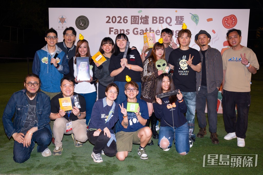 安仔Fans自製梨子頭飾應援。