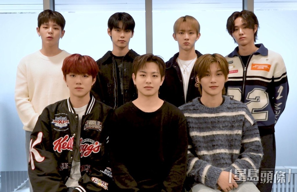MUN JUNGHYUN (後左一),LEE JEONGHYEON(後左二),,  YOO SEUNGEON  (後右二),JI YUNSEO (後右一) PARK JIHOO (前左一), KEITA, PARK HANBIN (前右一)