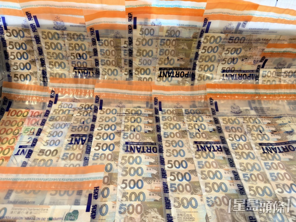行動中起回的現金。梁國峰攝