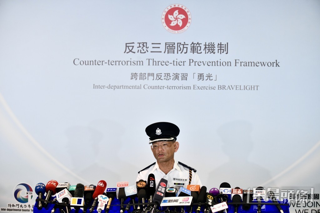跨部門反恐專責組高級警司梁偉基於演習後見記者。盧江球攝 跨部門反恐專責組高級警司梁偉基於演習後見記者。盧江球攝