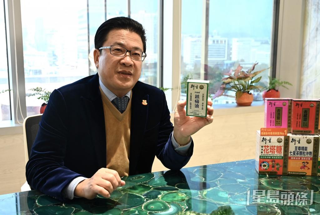 彭少衍指,骨骼健鎮痛油是市場上唯一針對神經痛的藥油。 彭少衍指,骨骼健鎮痛油是市場上唯一針對神經痛的藥油。