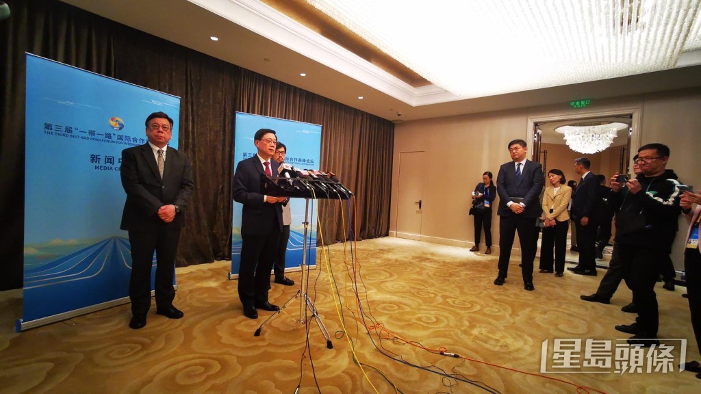 李家超在北京見記者。楊浚源攝 李家超在北京見記者。楊浚源攝