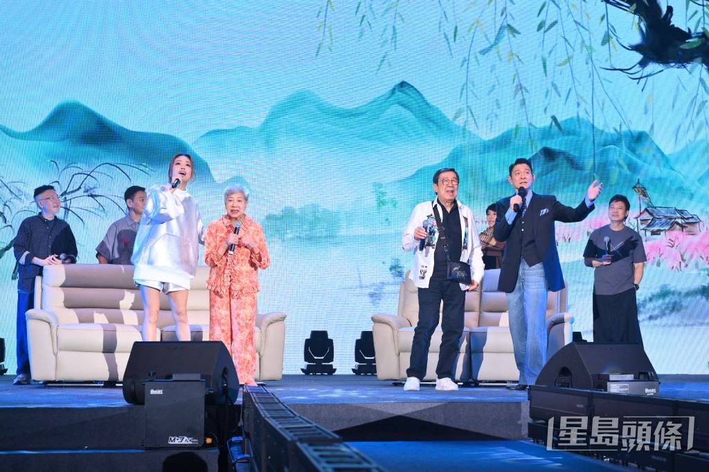 容祖兒、羅蘭、胡楓、劉德華合唱《分飛燕》。 容祖兒、羅蘭、胡楓、劉德華合唱《分飛燕》。