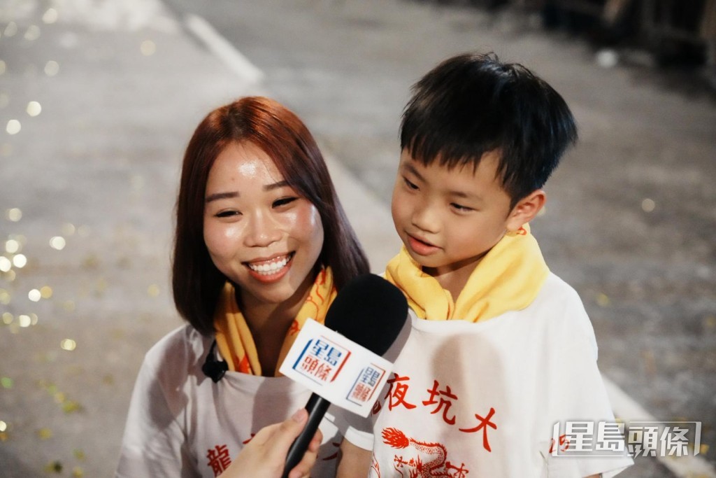  郭小姐（左）和蔡小朋友（右）。