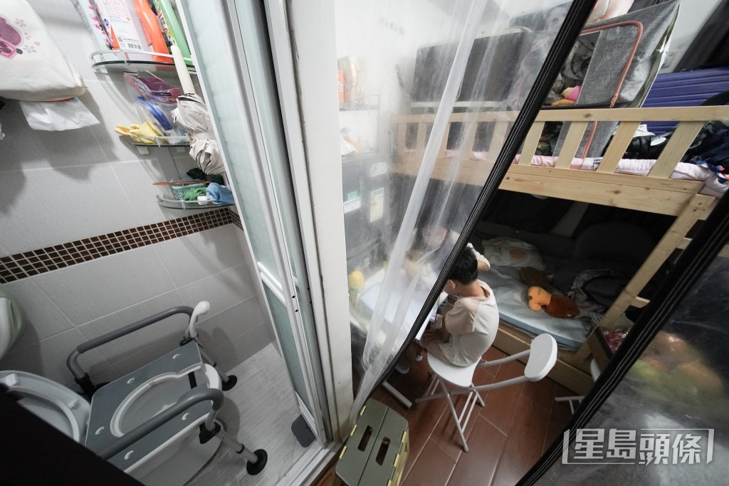全港估計約有11萬個劏房單位，簡樸房條例今日起生效，將助劏房戶改善居住環境。資料圖片