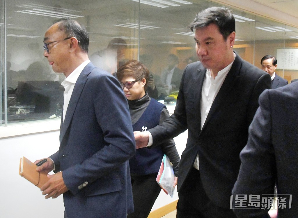 會議結束時，黃碧嬌從後門離開，無回應記者提問。