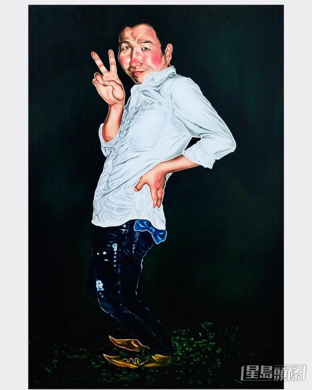 王森喜歡創作自畫像,家中有不少作品。 王森喜歡創作自畫像,家中有不少作品。