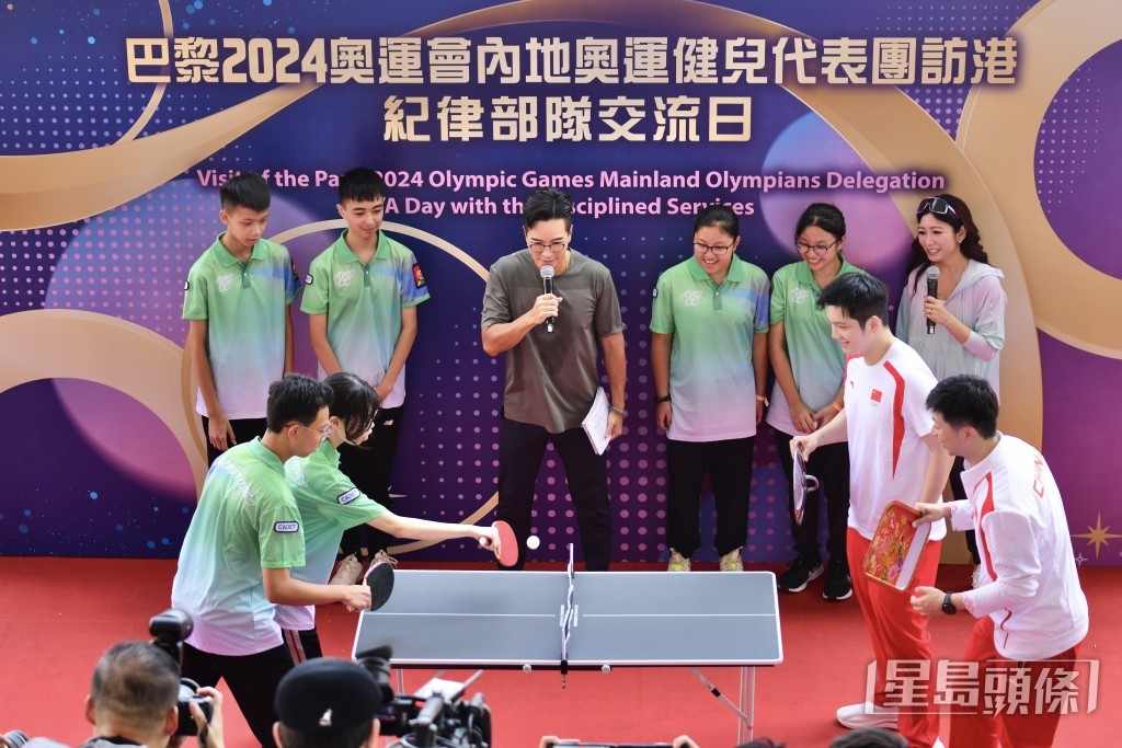 中國國家代表隊運動員與紀律部隊交流。陳極彰攝