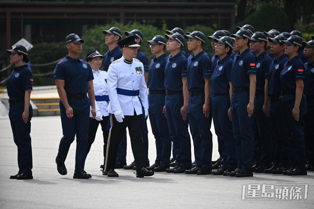 香港警察學院舉行結業會操,警務處處長周一鳴檢閱首屆「學警預備訓練課程」學員。蘇正謙攝 香港警察學院舉行結業會操,警務處處長周一鳴檢閱首屆「學警預備訓練課程」學員。蘇正謙攝