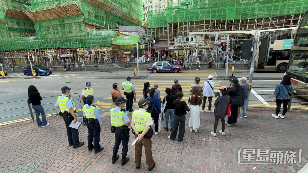 重点执法行动第二日,观塘协和街与月华街交界有十数名交通警员部署。 重点执法行动第二日,观塘协和街与月华街交界有十数名交通警员部署。