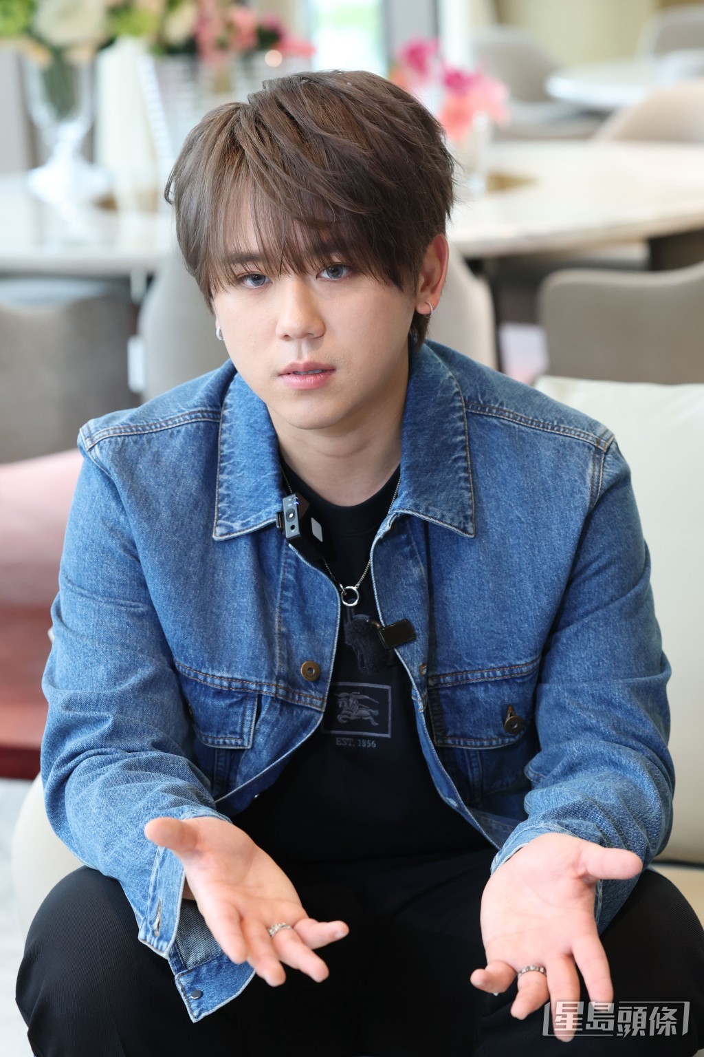 阿姜好有善心。 阿姜好有善心。