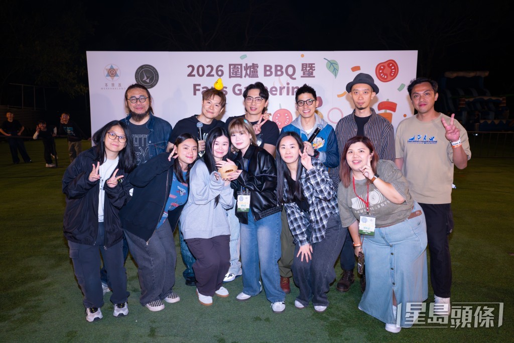 玩燒雞翼比賽。