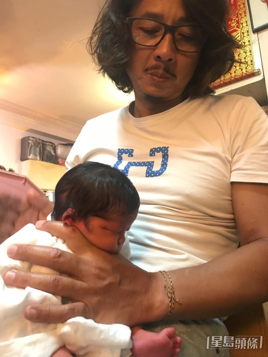 黃澤鋒做湊仔公。 黃澤鋒做湊仔公。