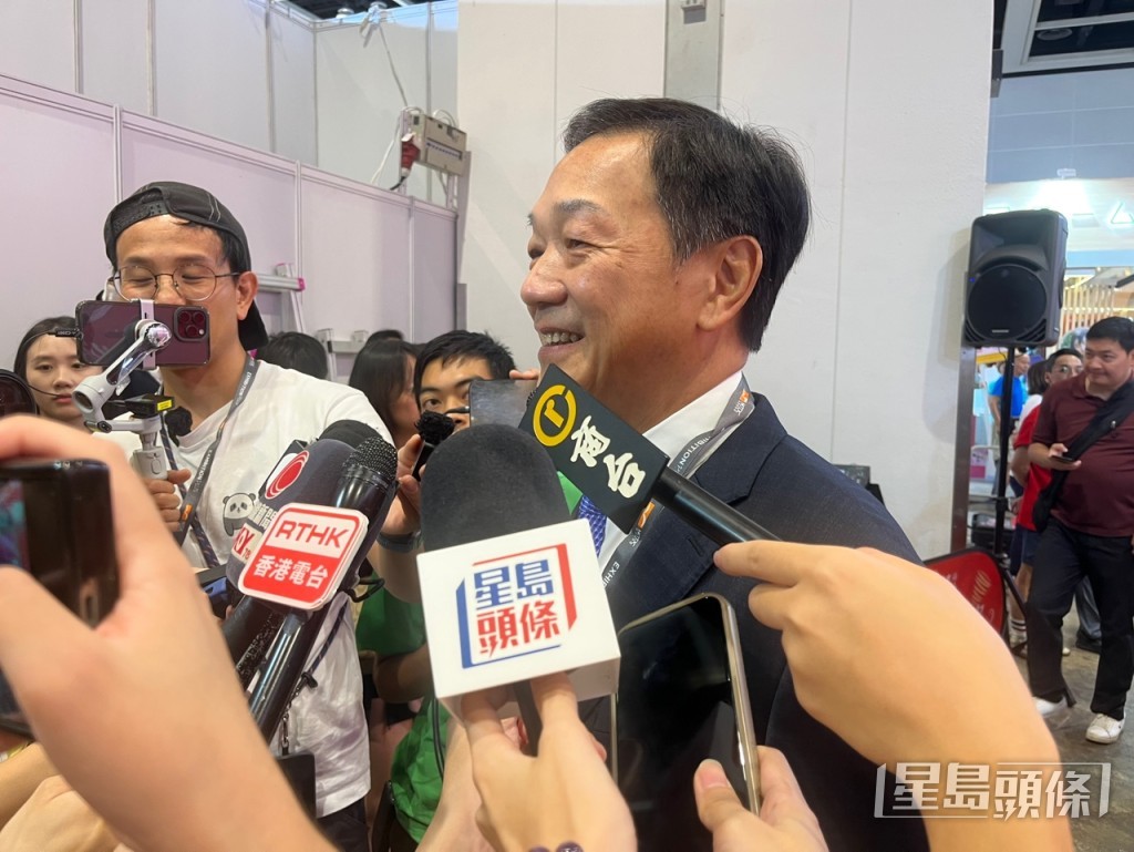 安記鮑魚董事總經理潘權輝估計黑雨只會影響兩成生意。