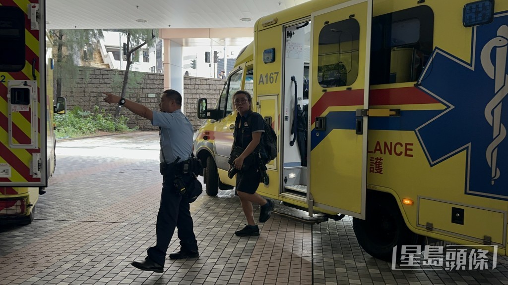 工友陪同送院。