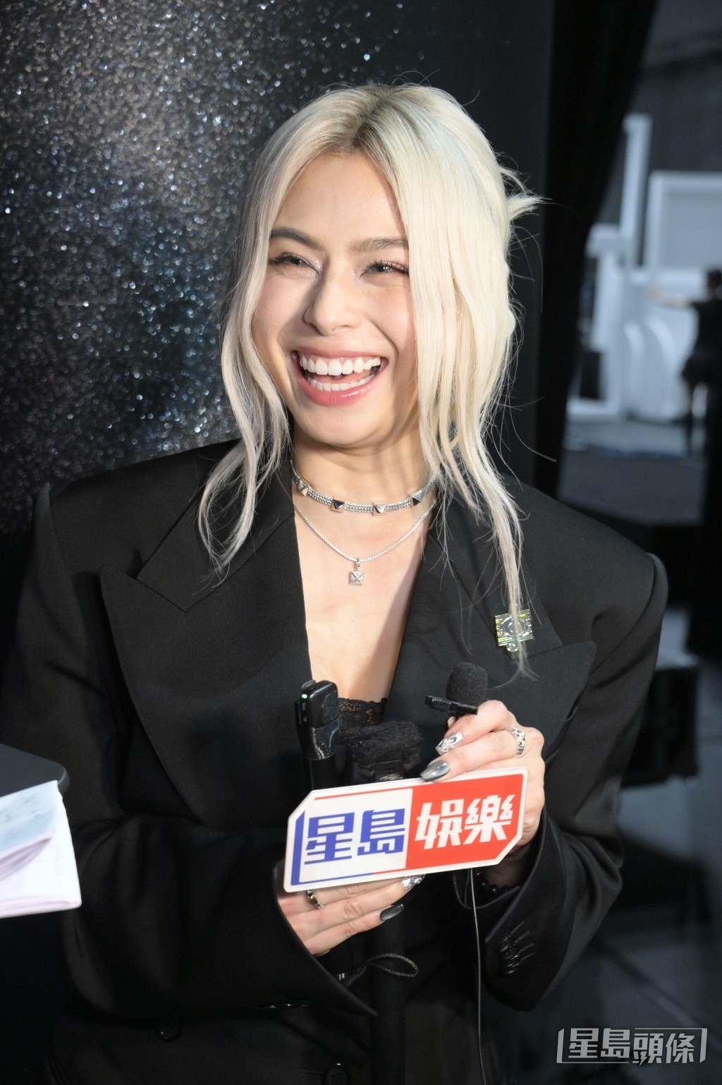 笑到合不攏嘴。