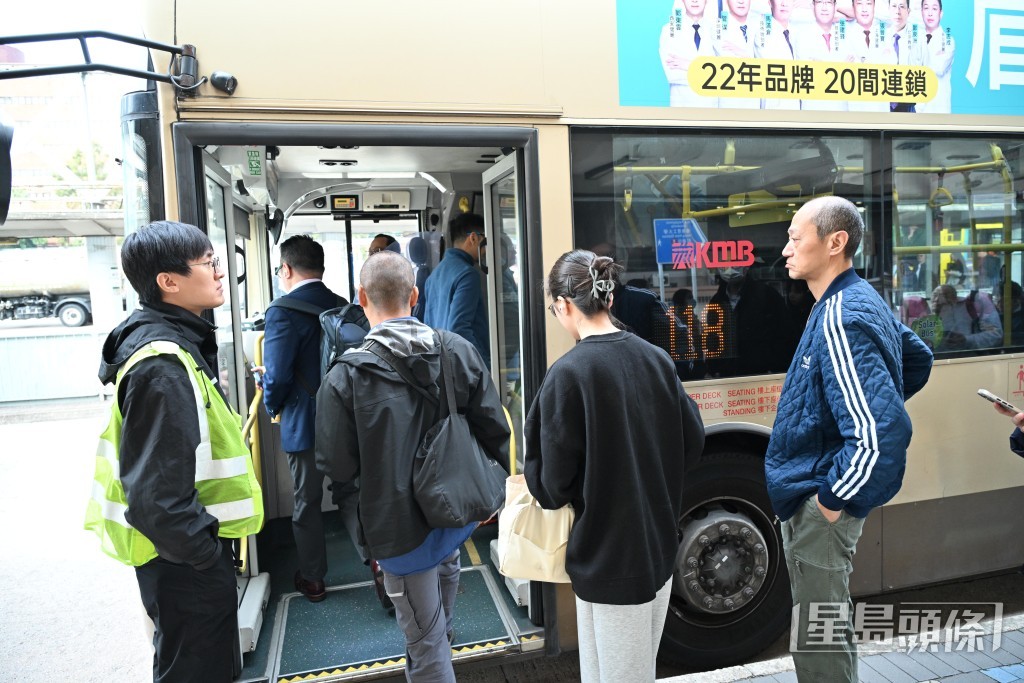 強制戴安全帶首個工作日。