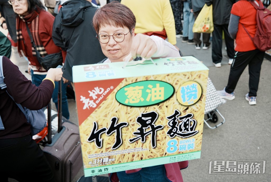 有女士成功購入早前缺貨的竹昇麵。