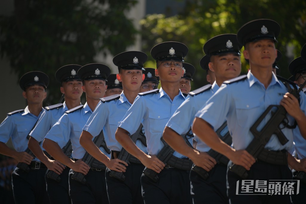 香港警察學院舉行結業會操，共13名見習督察、131名學警結業。