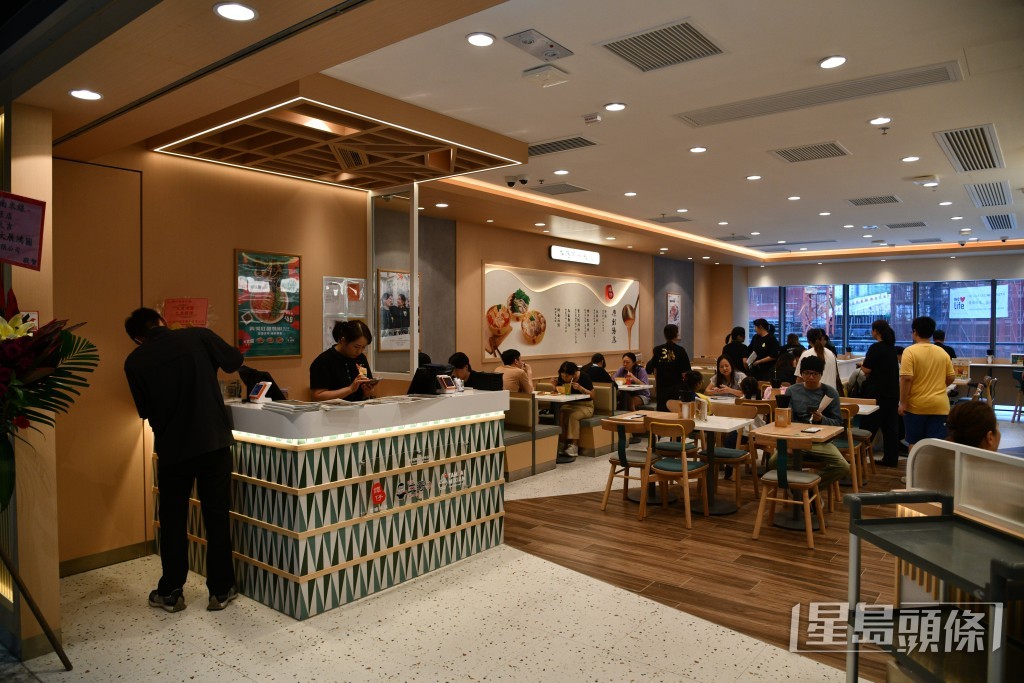 新商場內有超市、街市和不同食肆。 新商場內有超市、街市和不同食肆。