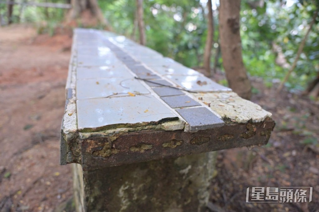 窩仔山非法佔用政府土地,並有多個違法及不安全的構築物。民政事務總署fb 窩仔山非法佔用政府土地,並有多個違法及不安全的構築物。民政事務總署fb