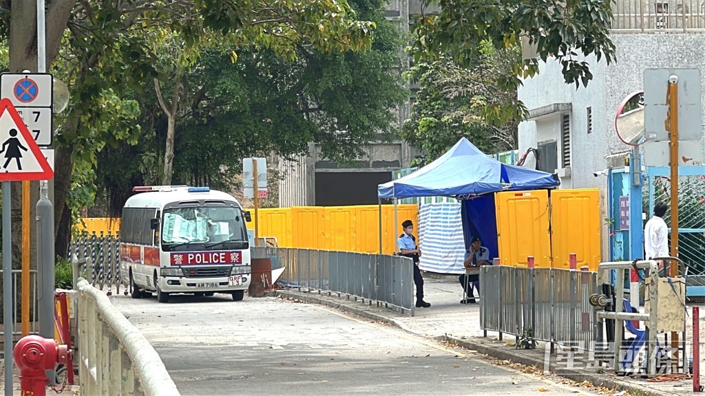 警車長駐。 警車長駐。