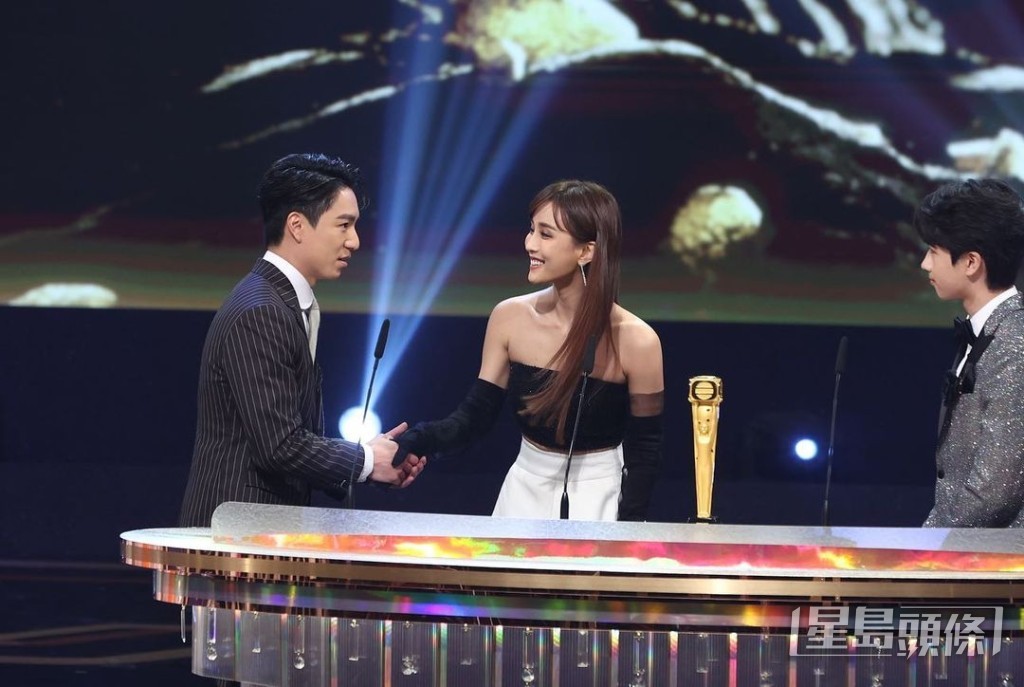 陳靜曾擔任《萬千星輝頒獎典禮2022》頒獎嘉賓。  ​