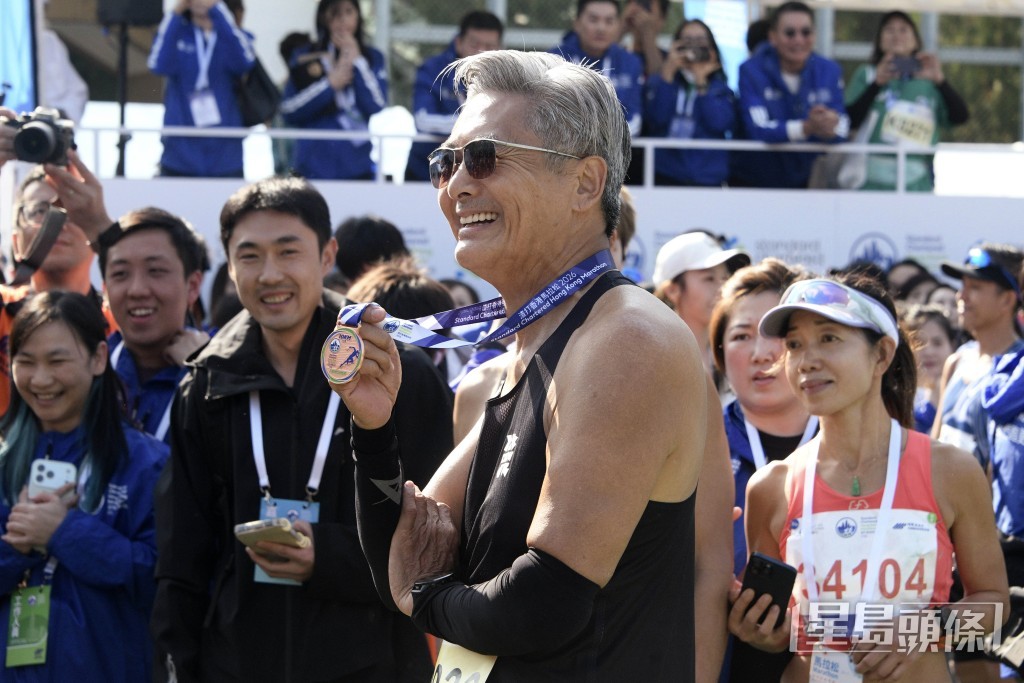 周潤發今年參加10公里賽事，最終以約兩小時完成。