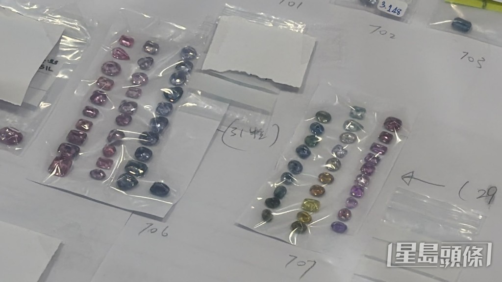 贓物包括各款珠寶原石。梁國峰攝 贓物包括各款珠寶原石。梁國峰攝