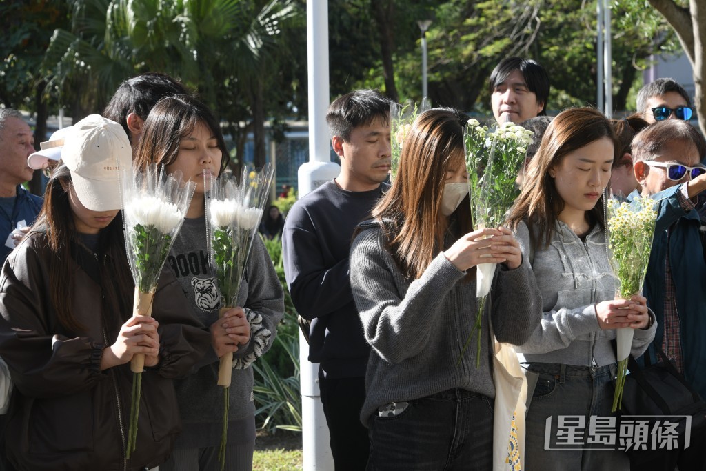 鄧炳強指,政府目前首要任務是為火災受災民眾提供全方位援助。 鄧炳強指,政府目前首要任務是為火災受災民眾提供全方位援助。