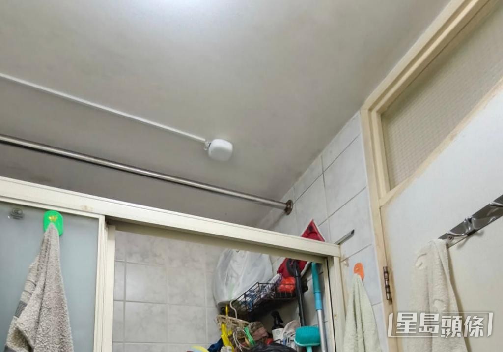 房屋署为长者设置「家居跌倒感测器」。 房屋署提供