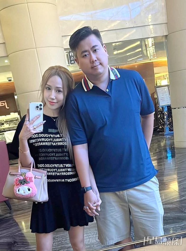 曹敏寶老公係大學教授。
